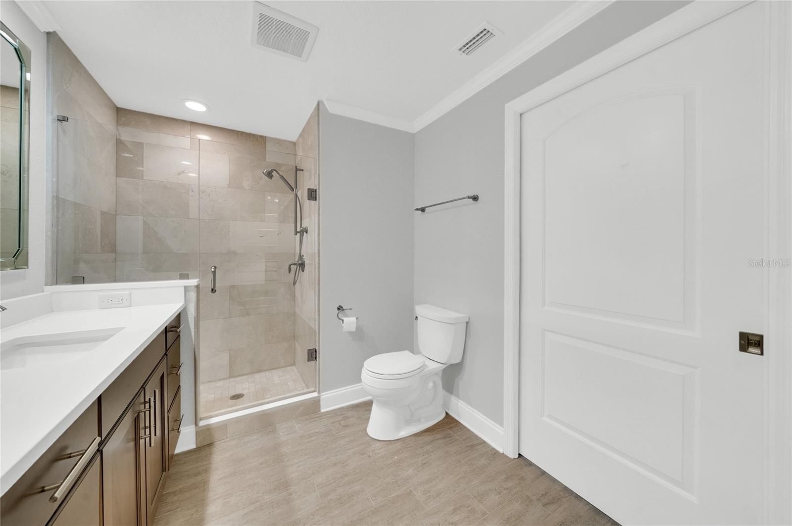 Image 22 of 39 For 8714 Cove Court