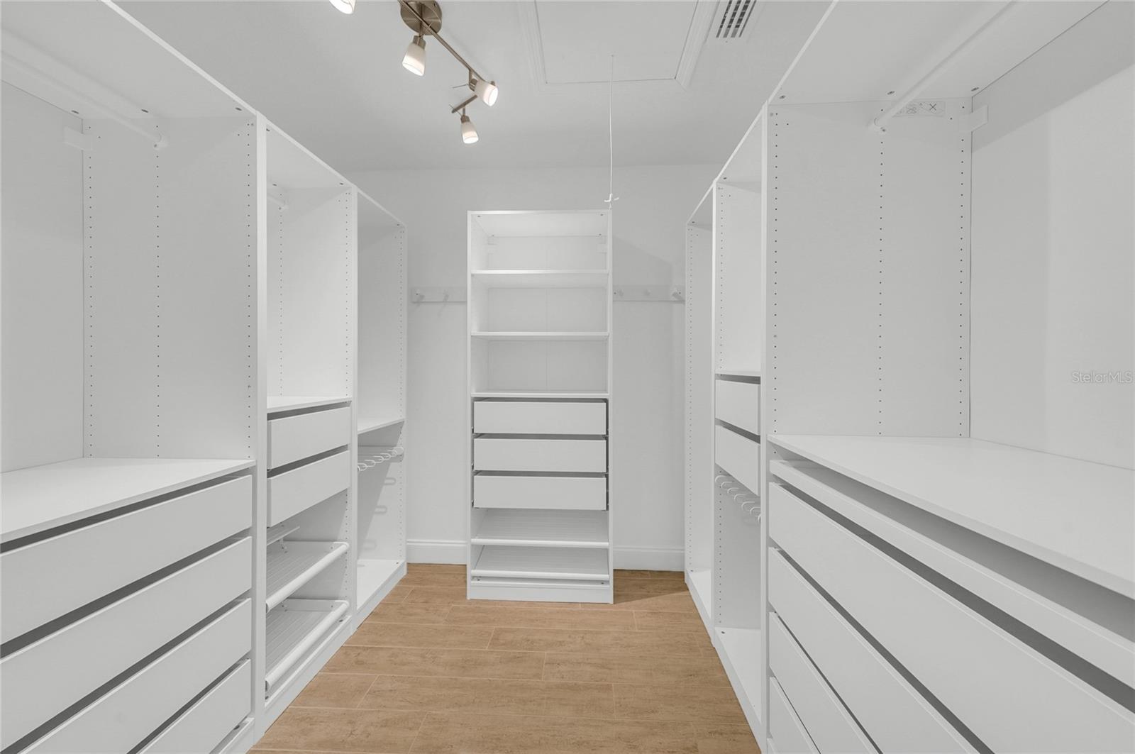 Image 25 of 39 For 8714 Cove Court