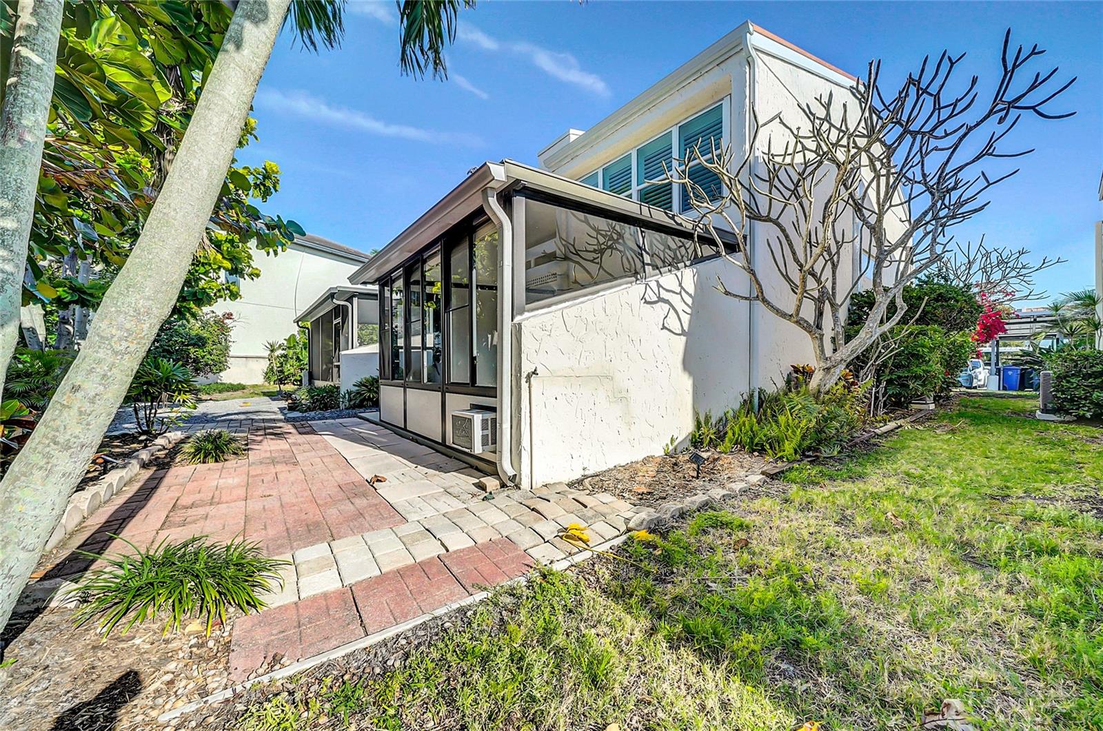 Image 32 of 39 For 8714 Cove Court