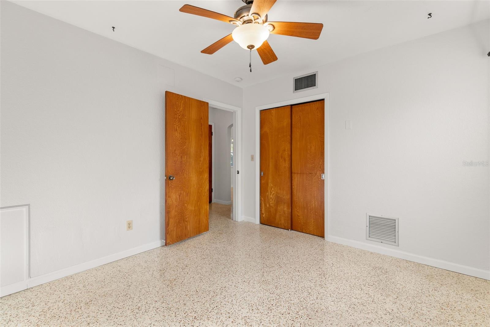 Image 15 of 30 For 885 James Street