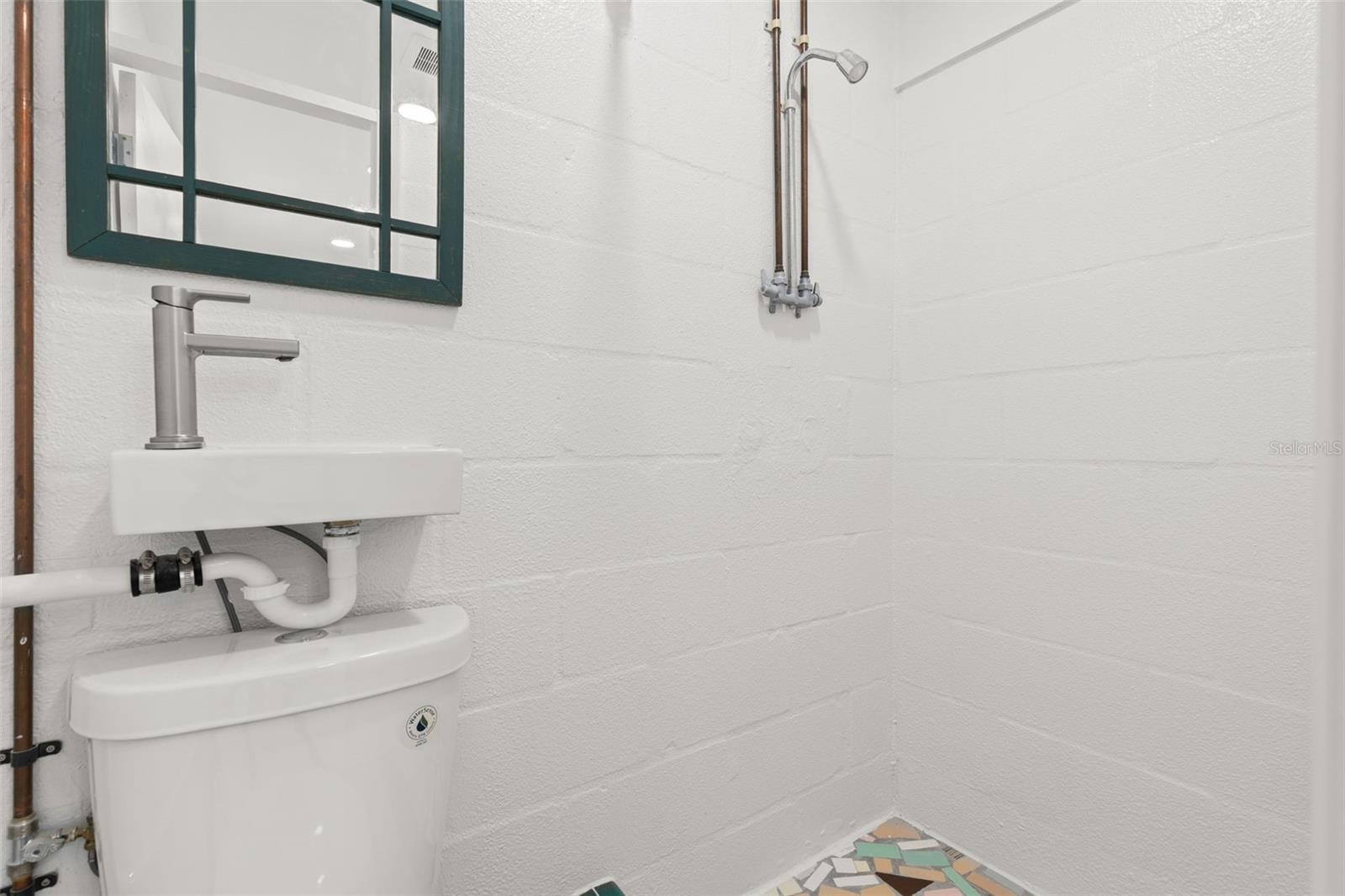 Image 27 of 30 For 885 James Street