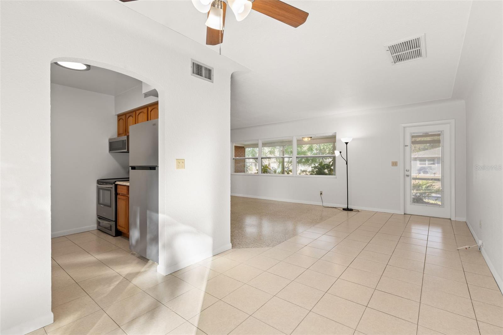 Image 9 of 30 For 885 James Street