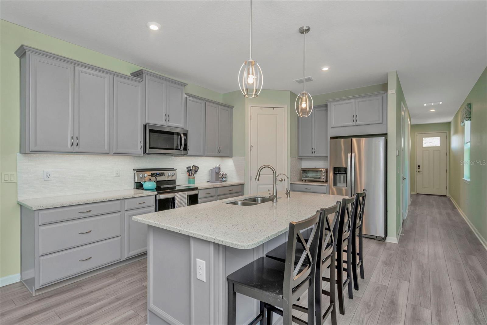 Listing photo id 8 for 3764 Maxwell Park Drive