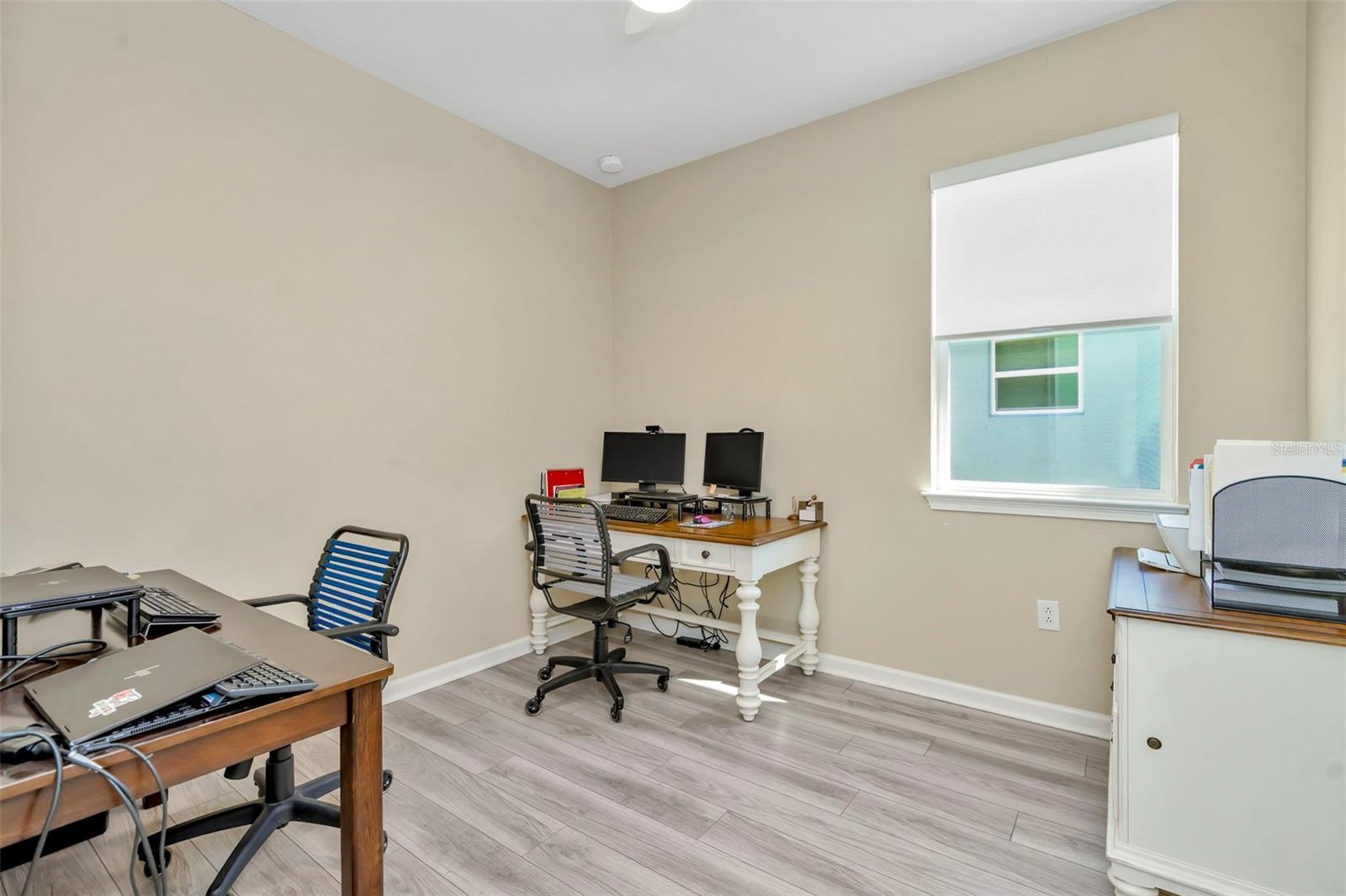 Listing photo id 14 for 3764 Maxwell Park Drive