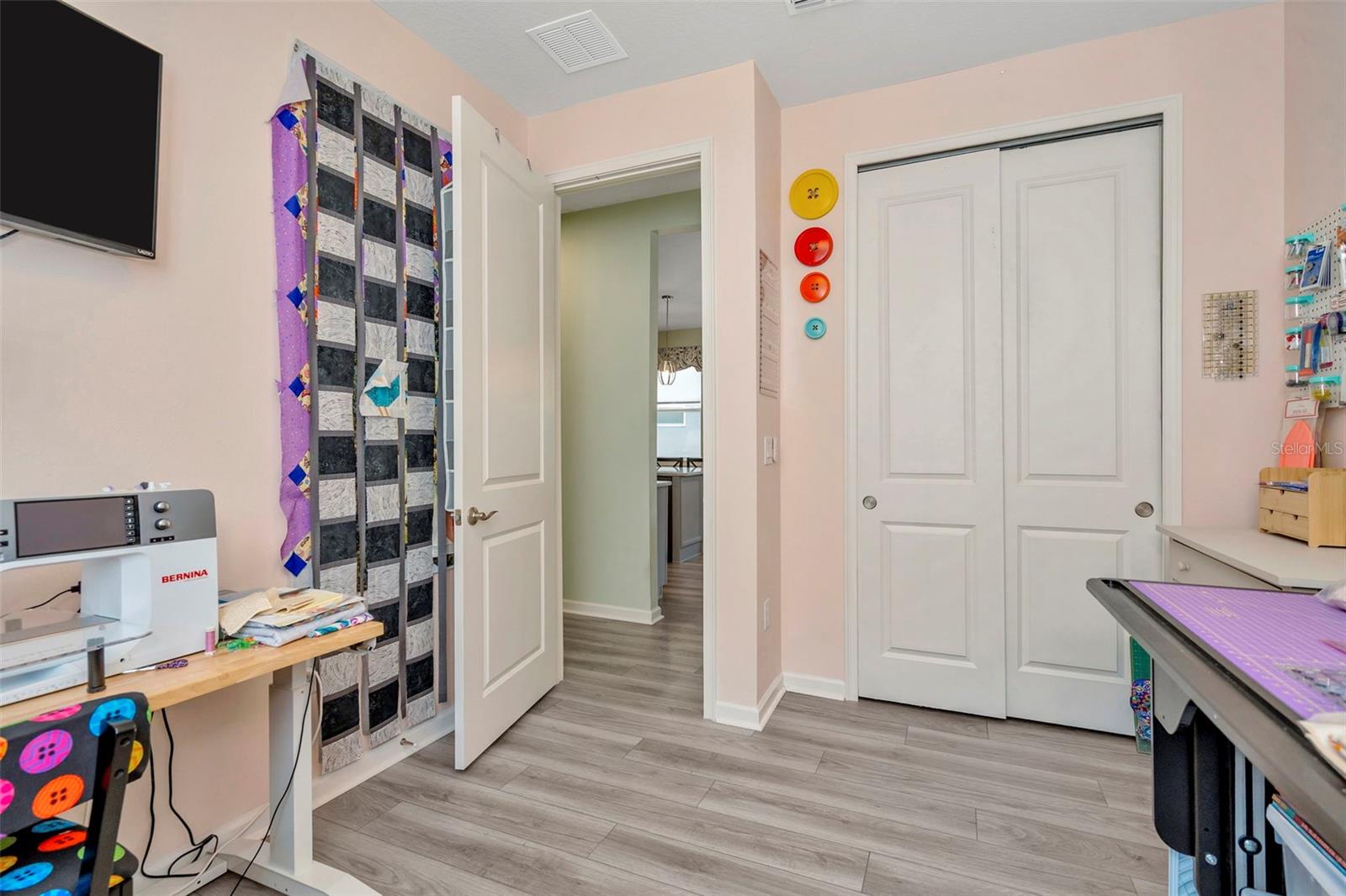 Listing photo id 15 for 3764 Maxwell Park Drive