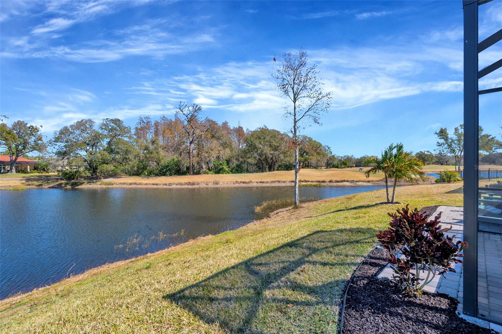 Listing photo id 5 for 3764 Maxwell Park Drive