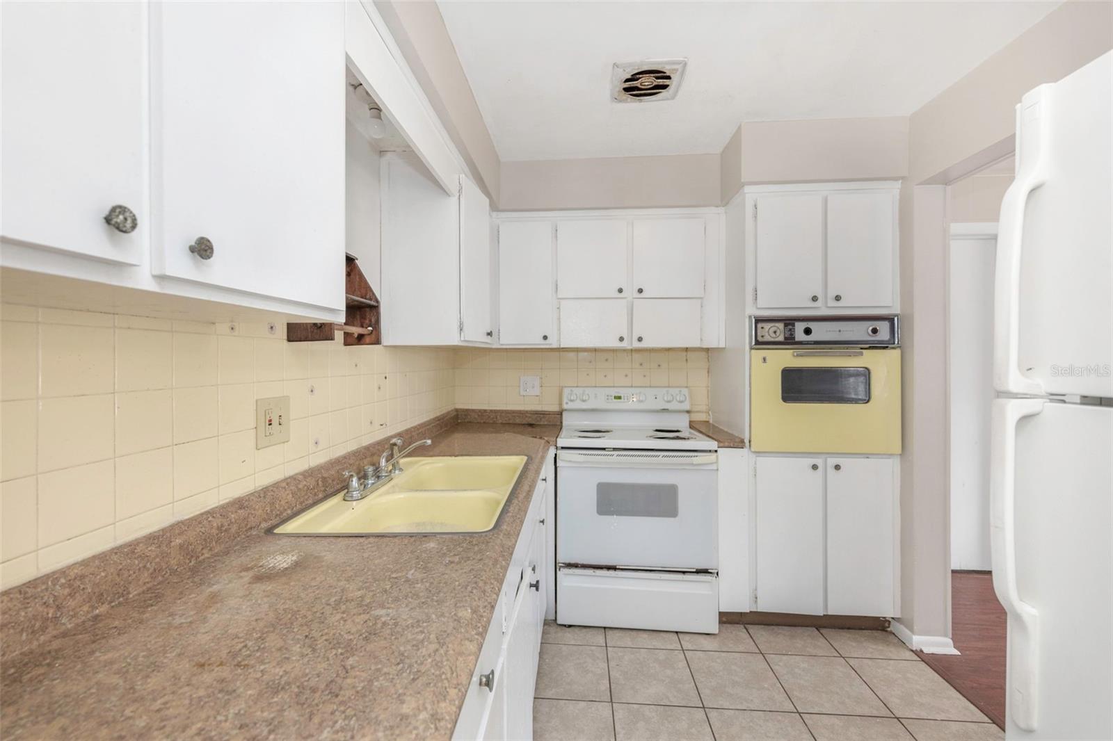 Image 11 of 30 For 2423 Auburn Street S