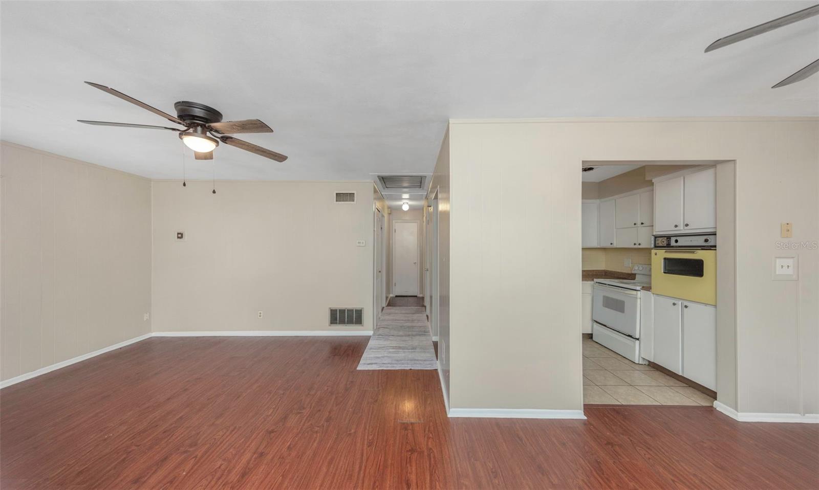 Image 4 of 30 For 2423 Auburn Street S