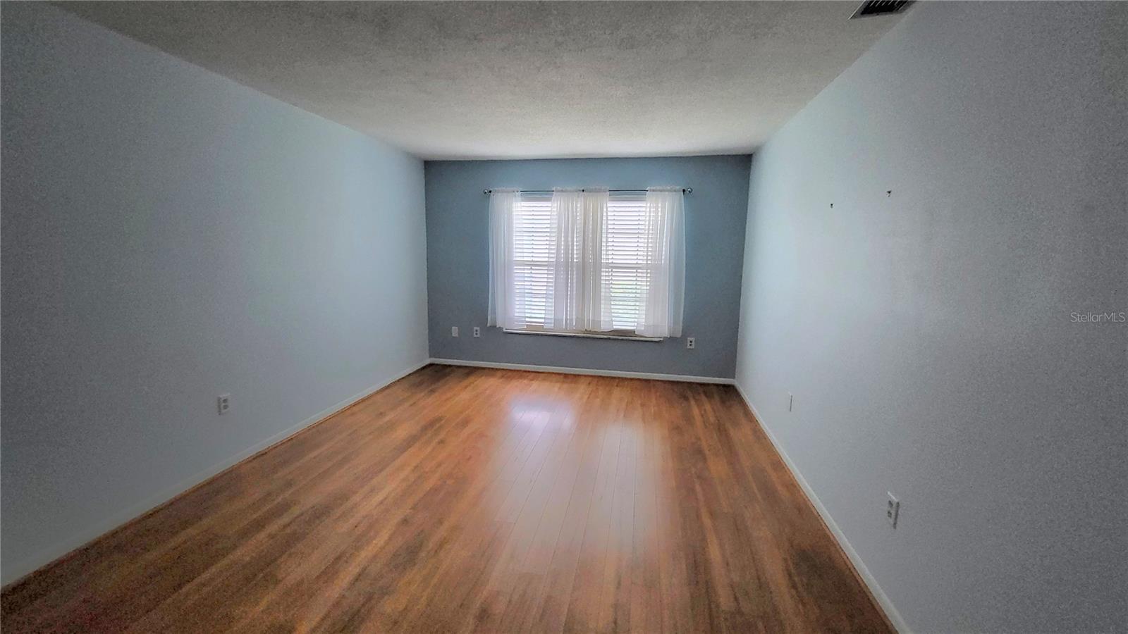 Image 13 of 14 For 19029 Us Highway 19 N 5-14