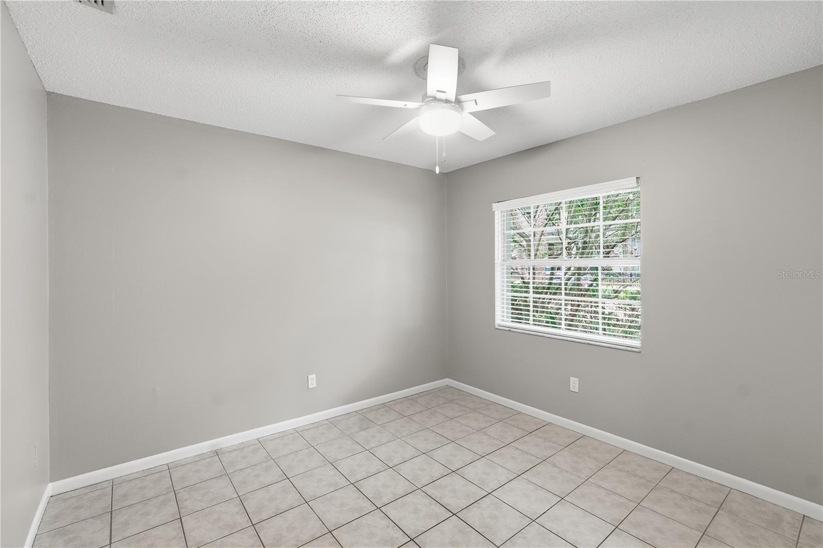 Image 17 of 23 For 502 Newport Avenue