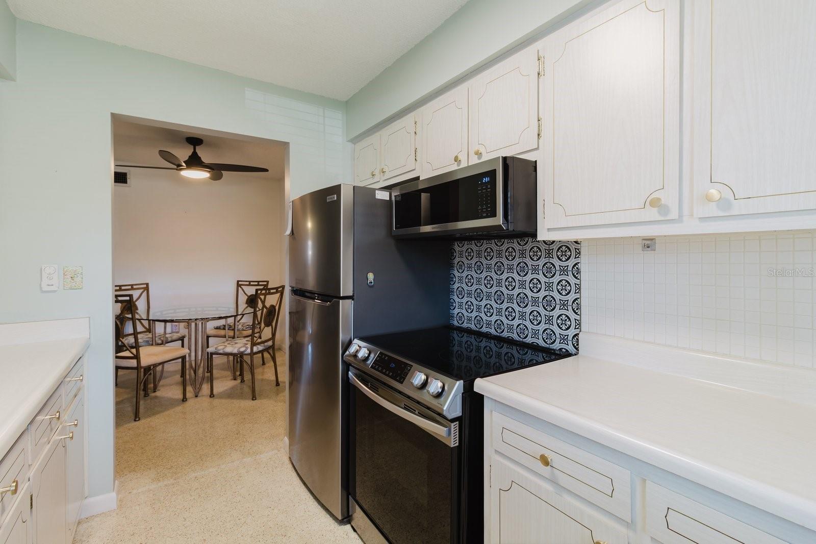 Image 16 of 28 For 2348 Shelley Street 5