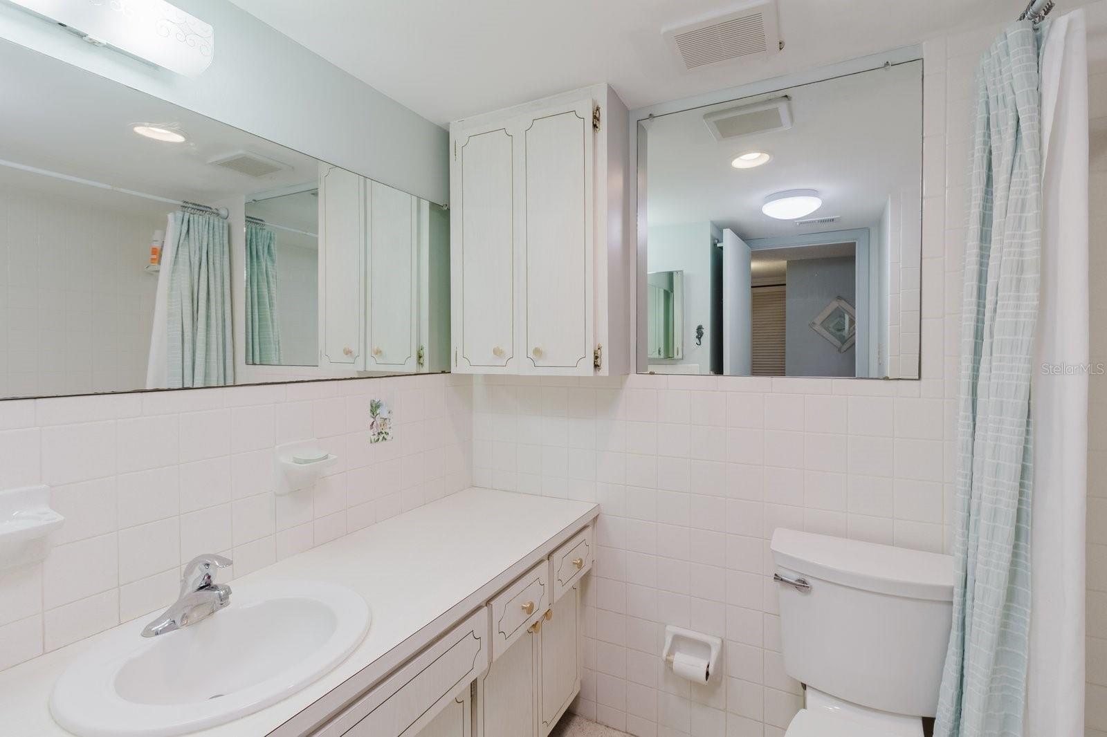 Image 21 of 28 For 2348 Shelley Street 5