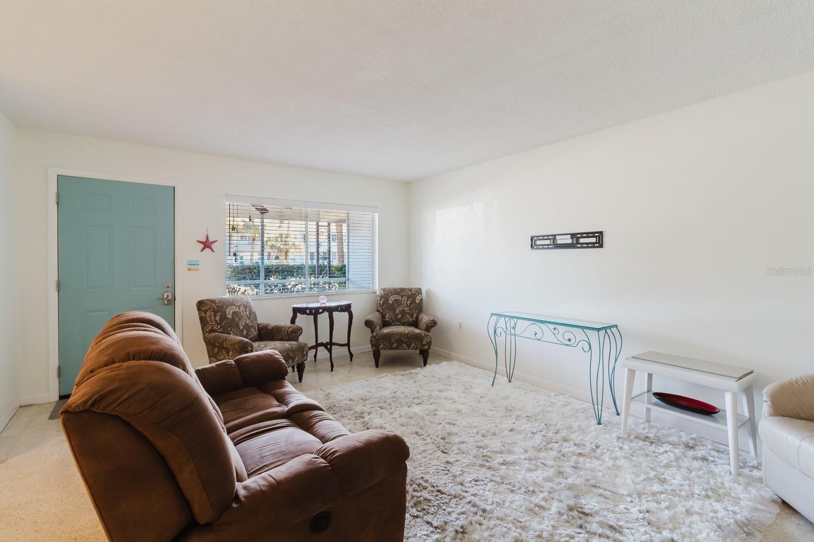 Image 8 of 28 For 2348 Shelley Street 5