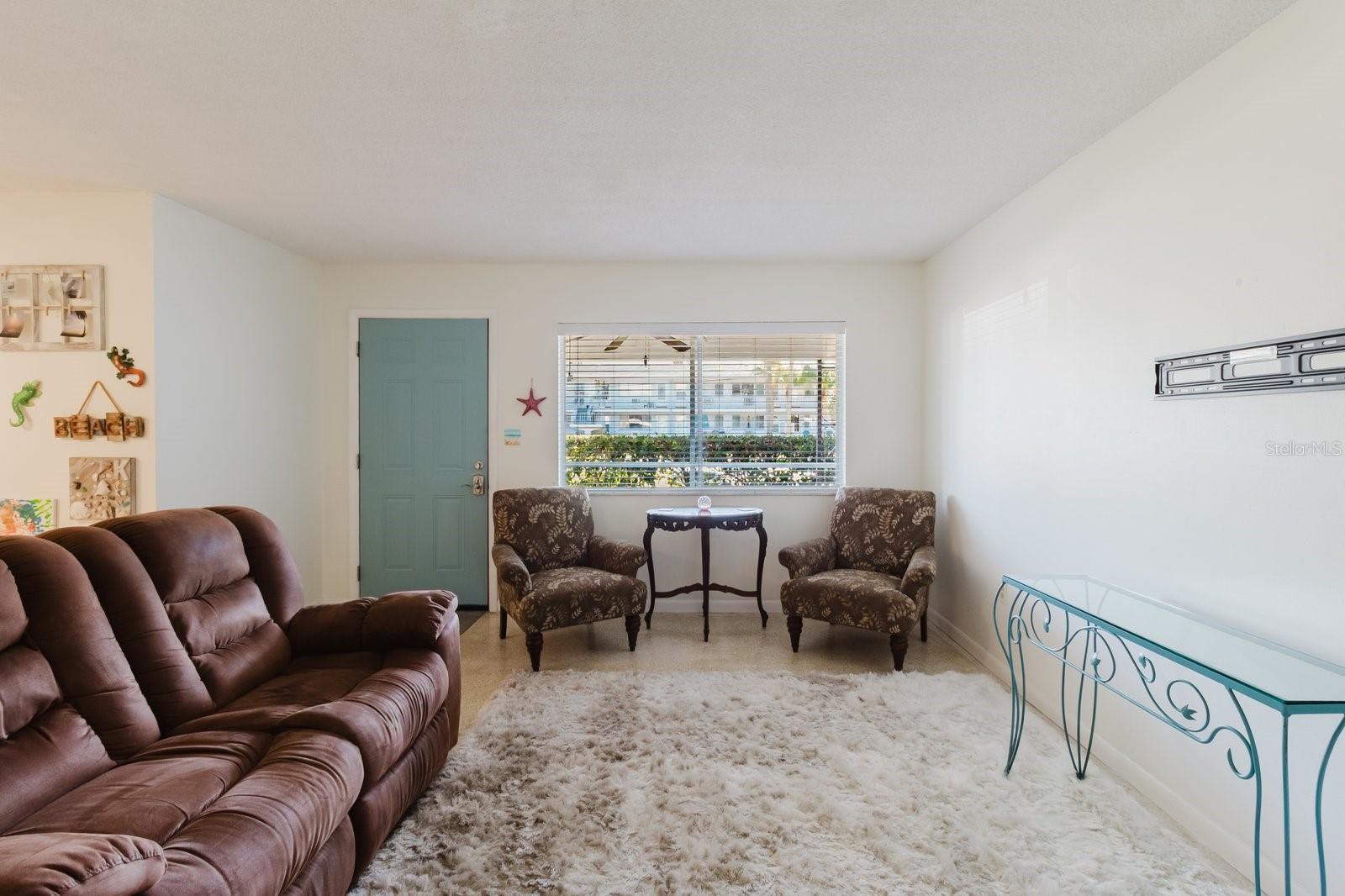 Image 9 of 28 For 2348 Shelley Street 5