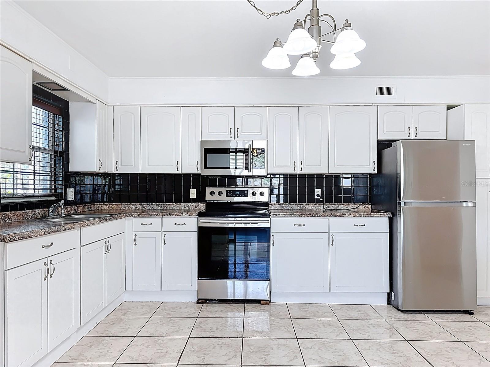 Image 3 of 17 For 1164 38th Street