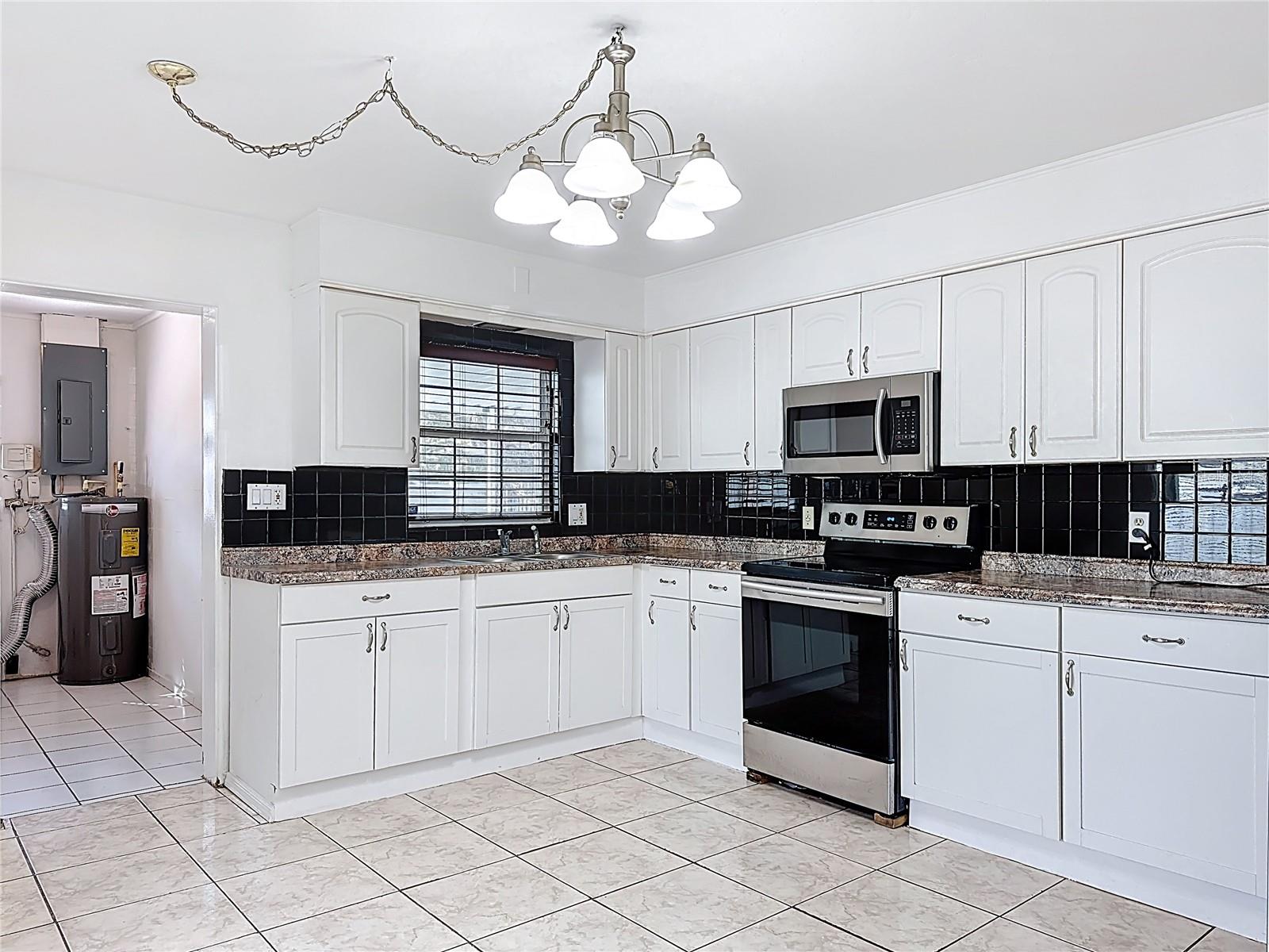 Image 4 of 17 For 1164 38th Street