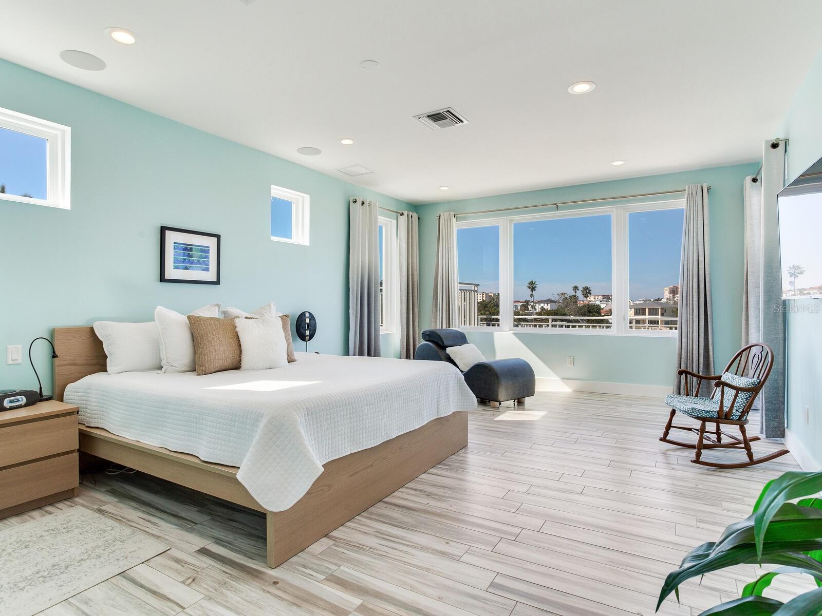 Image 28 of 78 For 208 171st Avenue E