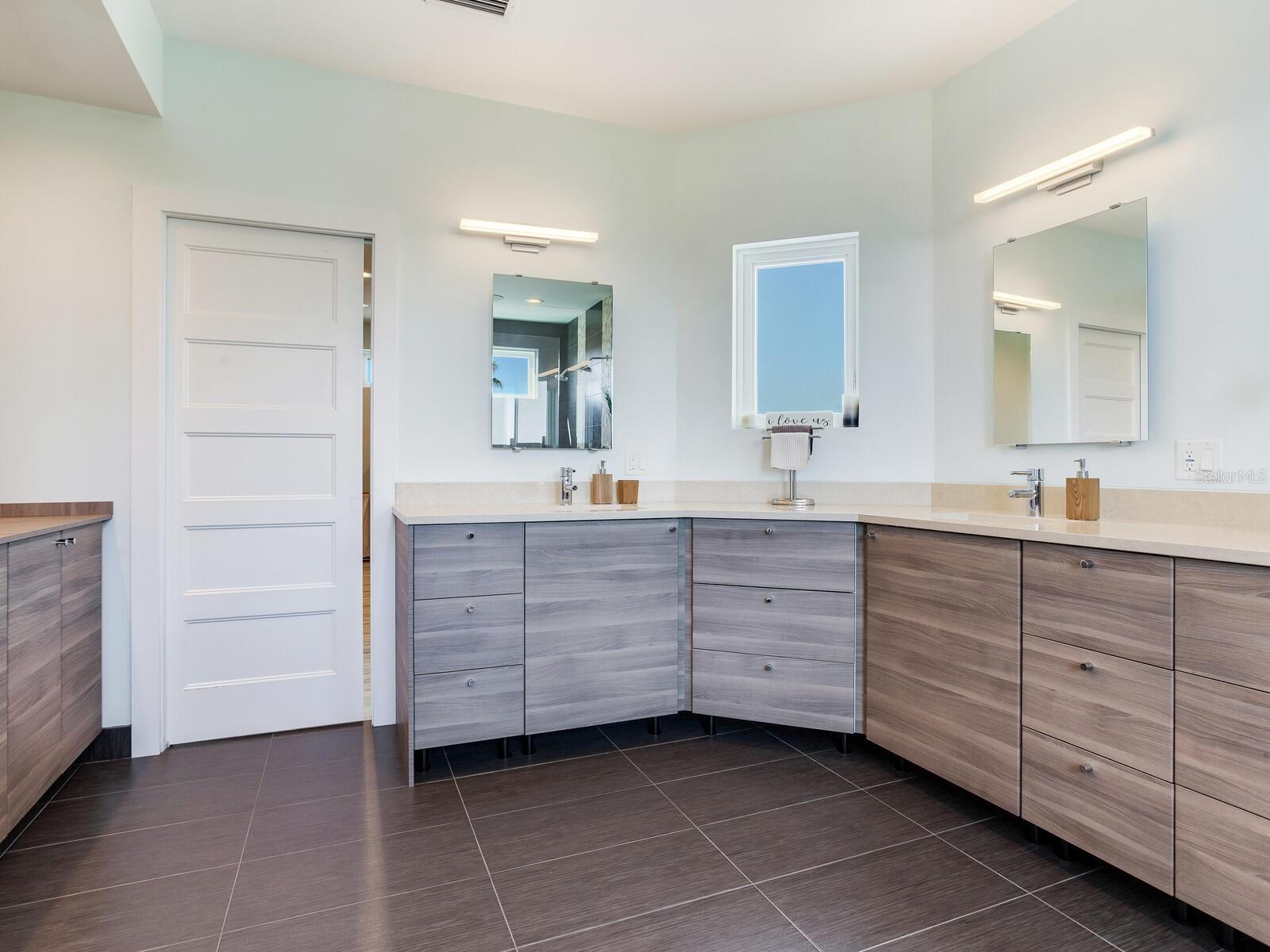 Image 35 of 78 For 208 171st Avenue E