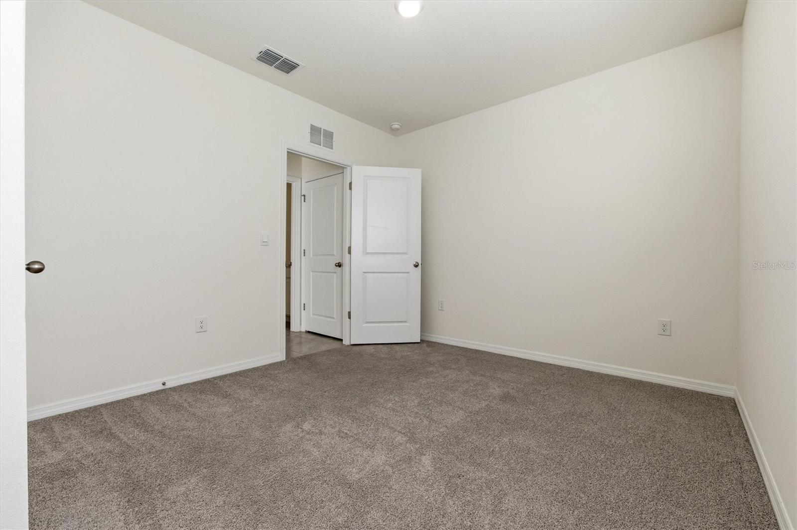 Image 19 of 55 For 5764 Hollingworth Trail