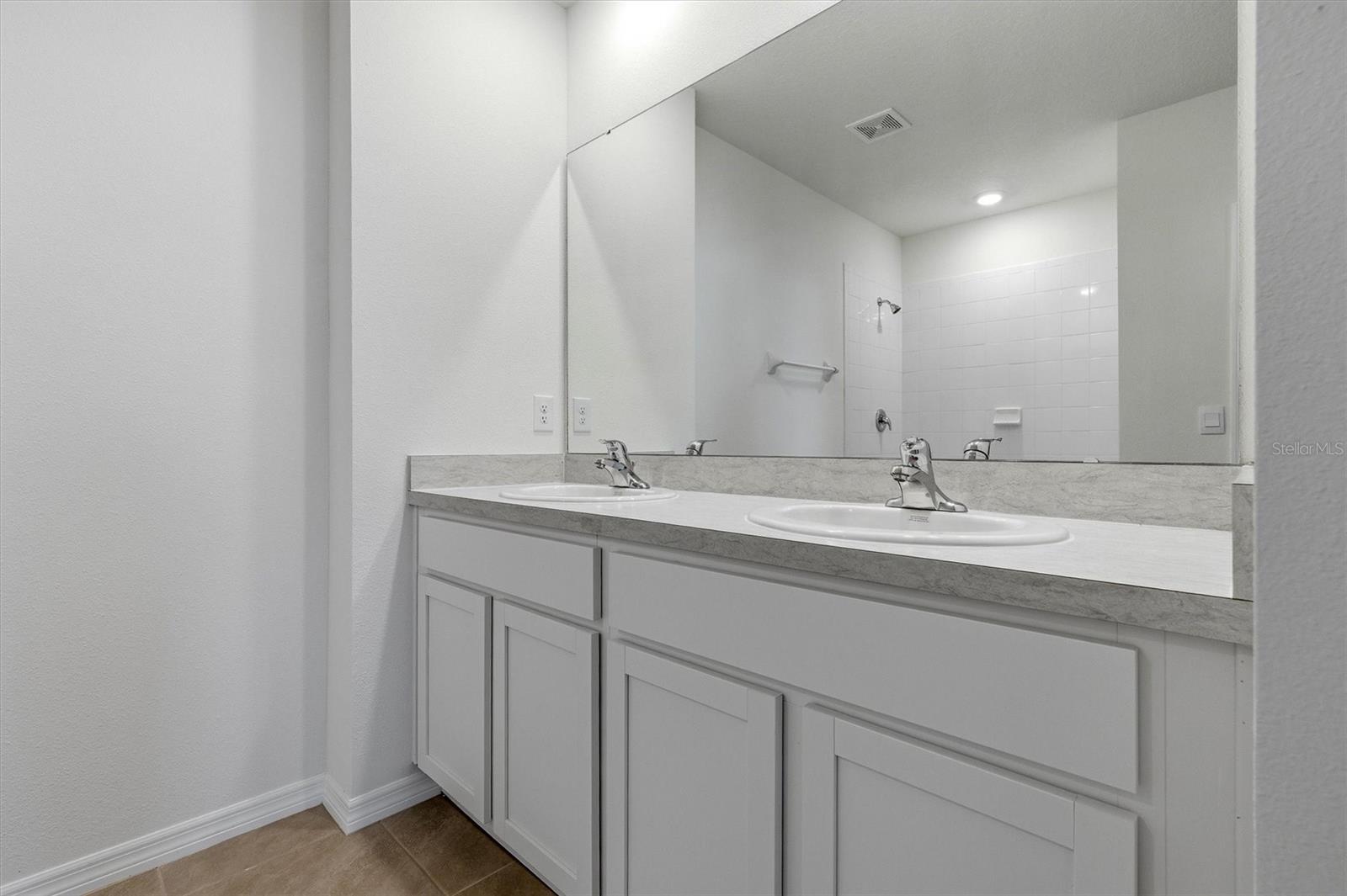 Image 28 of 55 For 5764 Hollingworth Trail