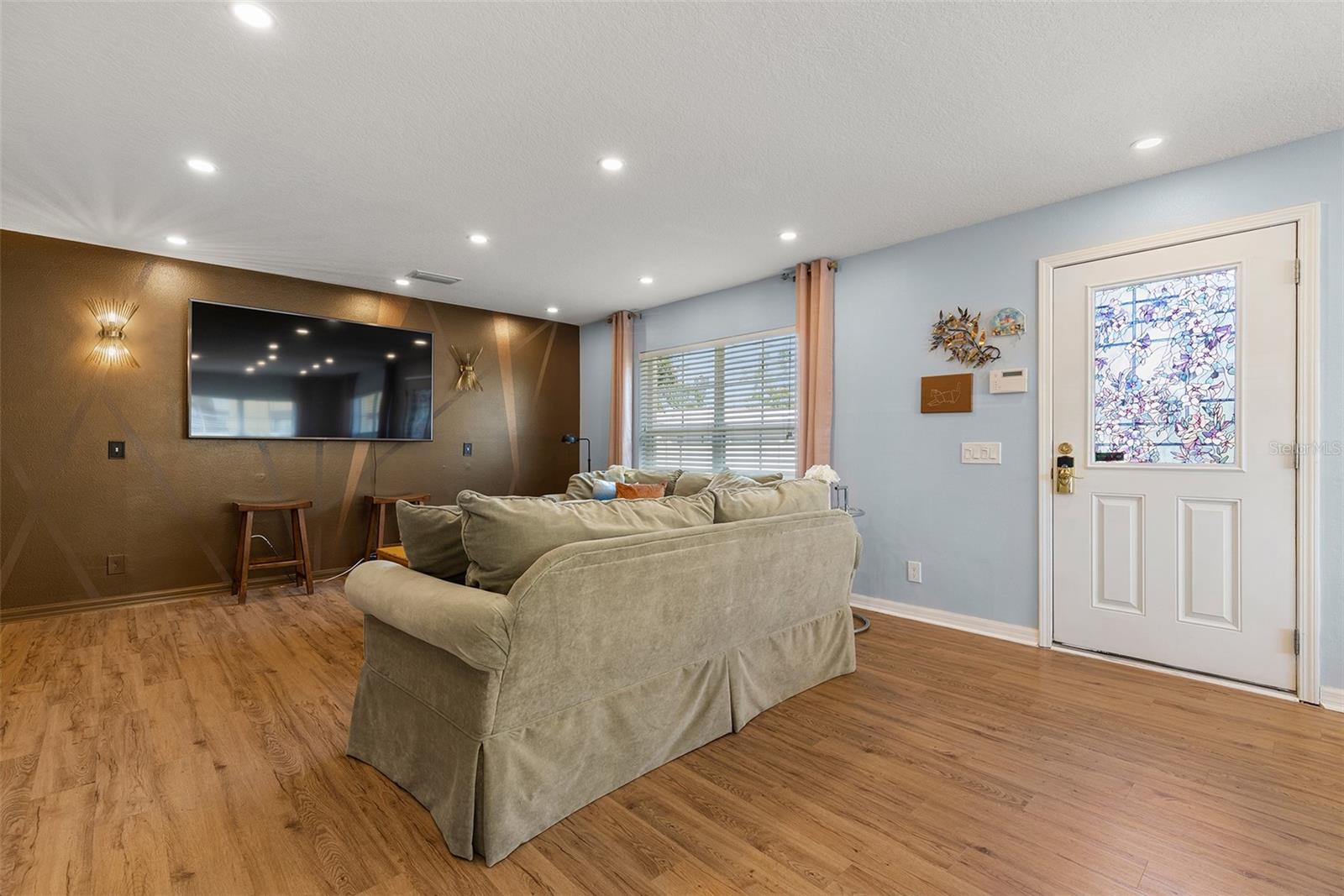 Image 4 of 26 For 3852 Mandalay Drive