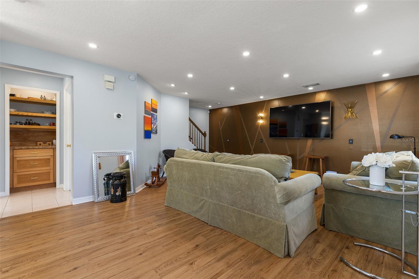 Image 5 of 26 For 3852 Mandalay Drive