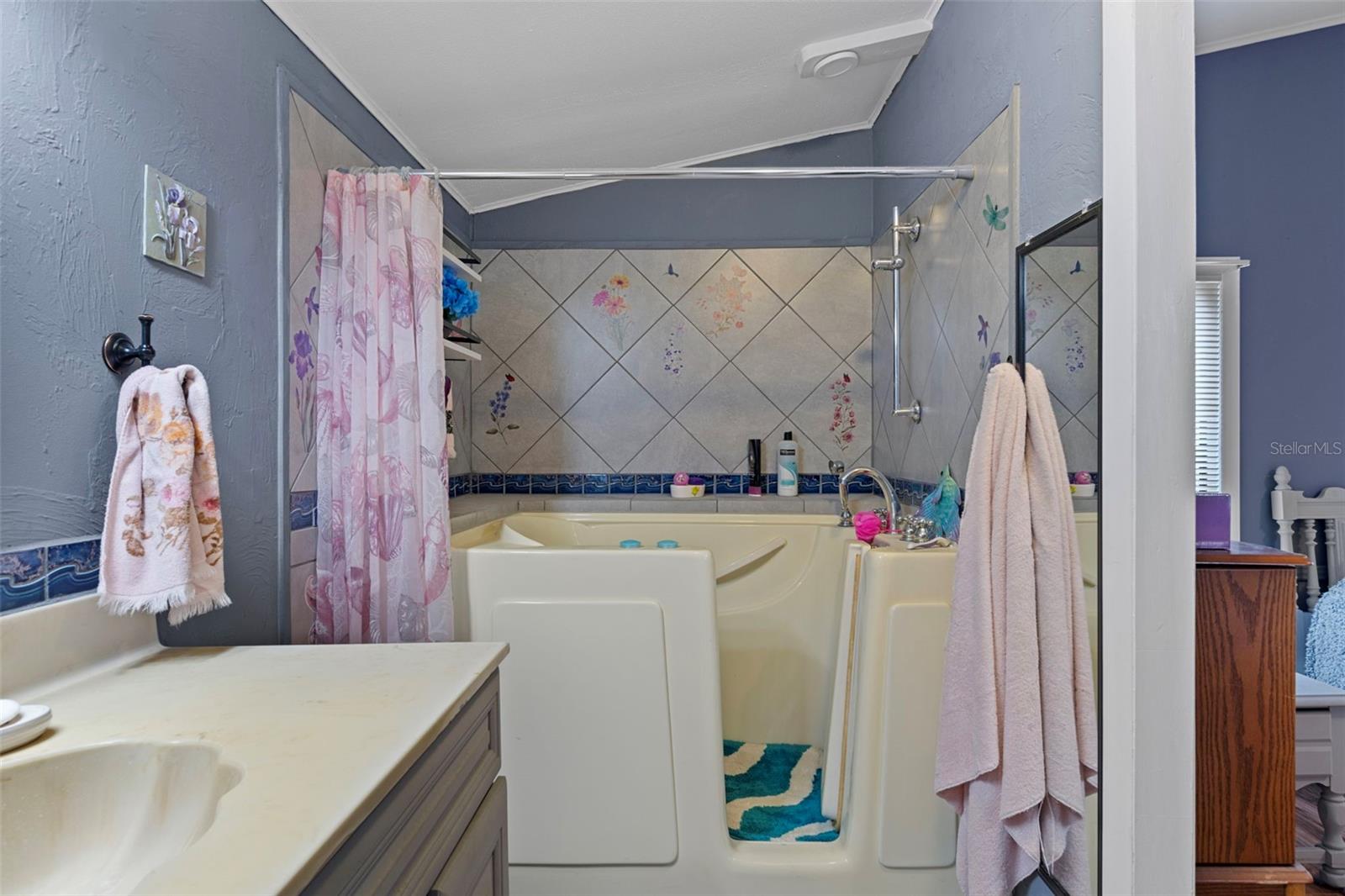 Image 26 of 38 For 2950 Dove Court