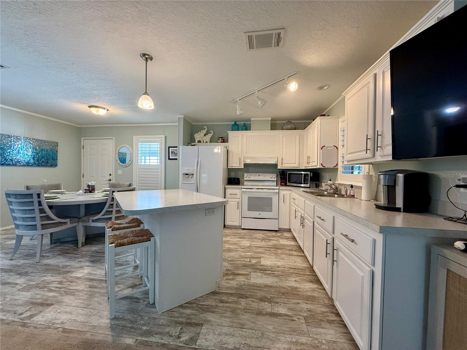 Image 8 of 26 For 124 Saint Annes Circle