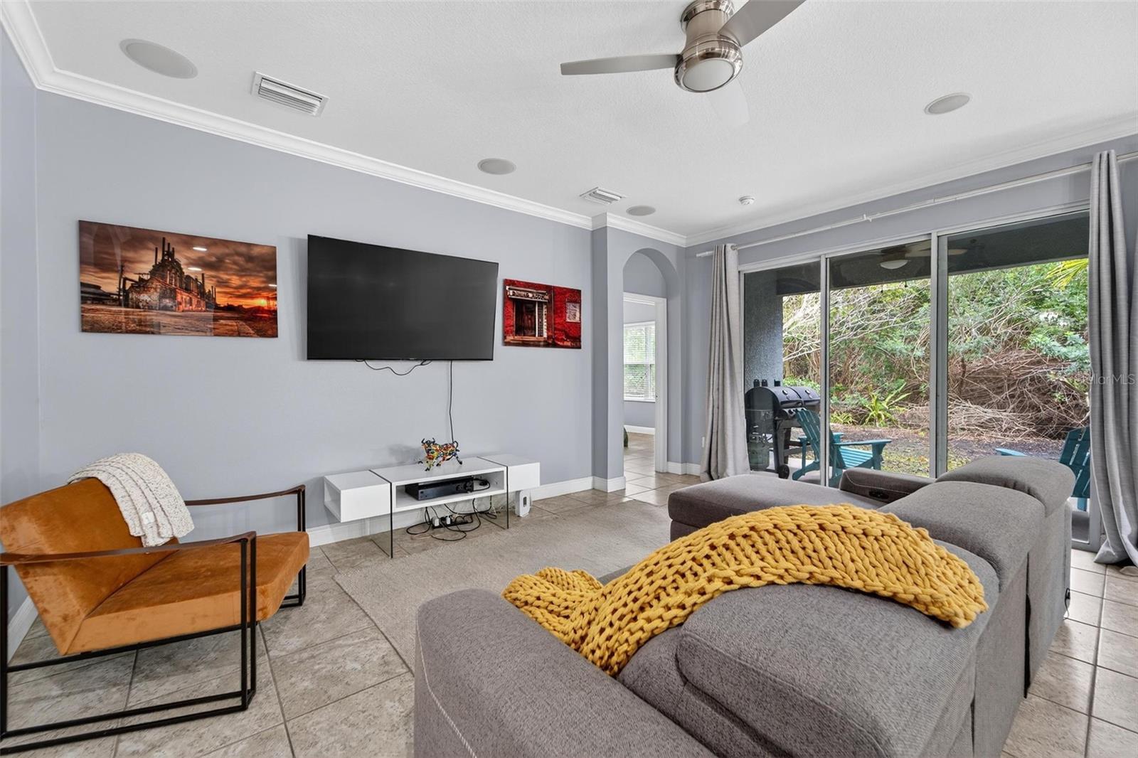 Listing photo id 13 for 7032 Old Benton Drive