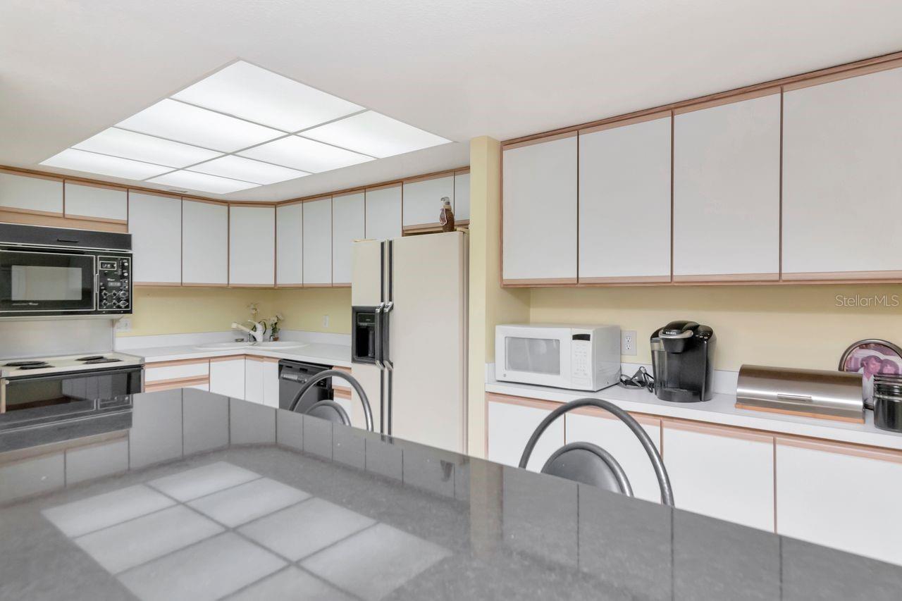 Image 37 of 58 For 830 Gulfview Boulevard 502