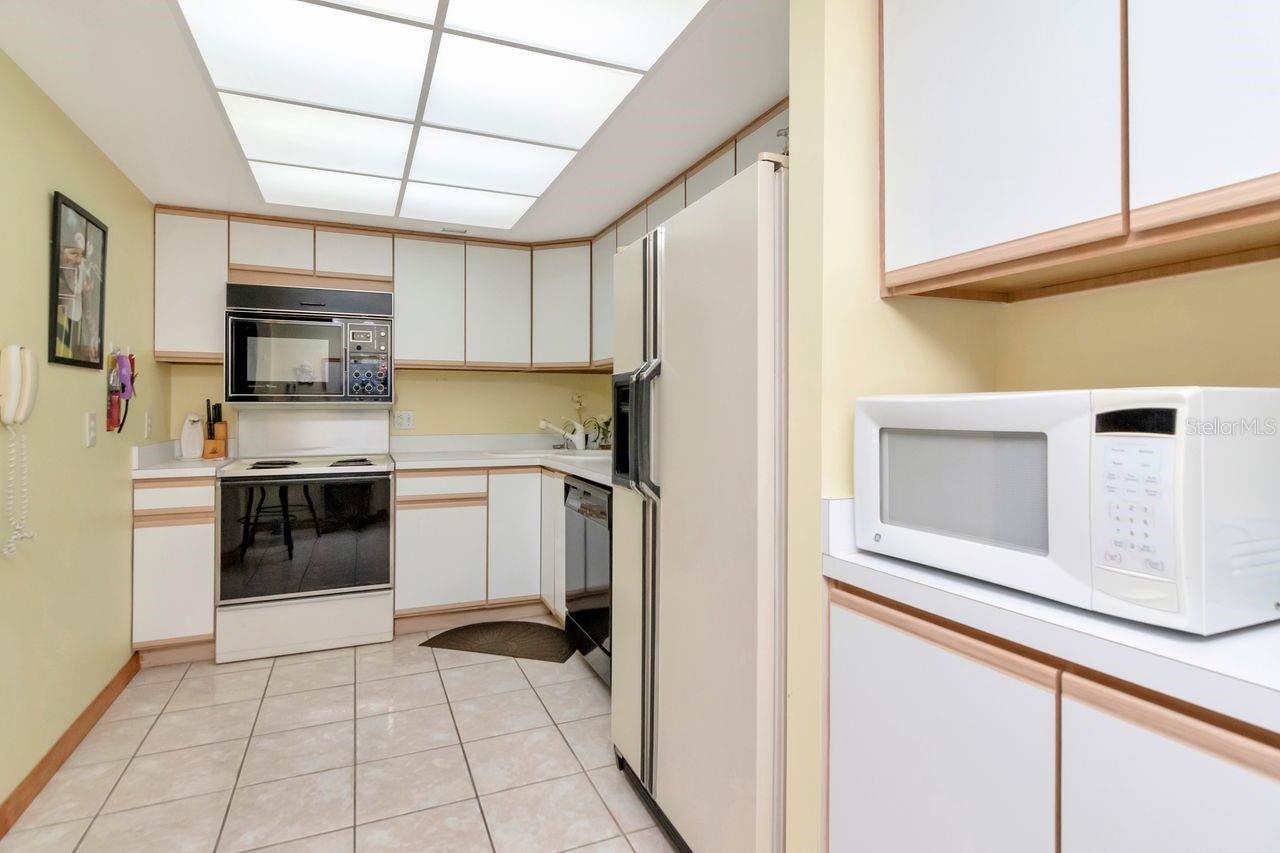 Image 40 of 58 For 830 Gulfview Boulevard 502