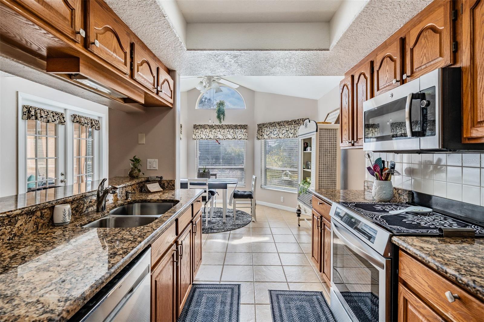 Image 13 of 49 For 14324 Bronte Court