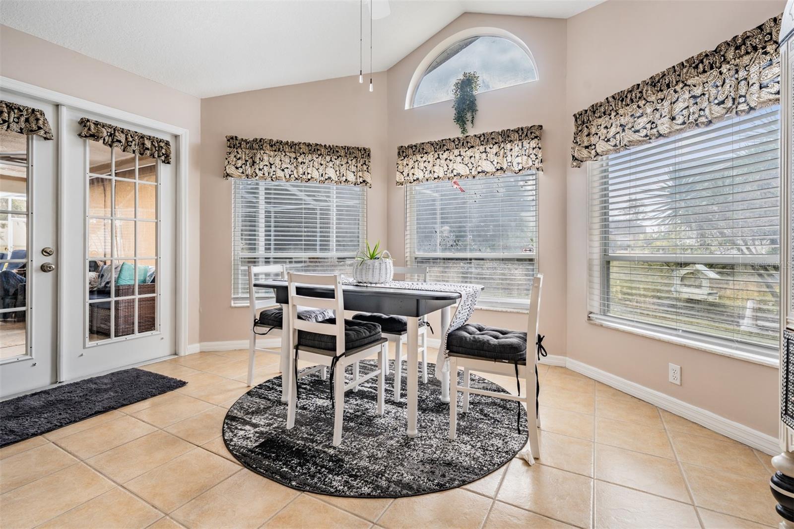 Image 15 of 49 For 14324 Bronte Court