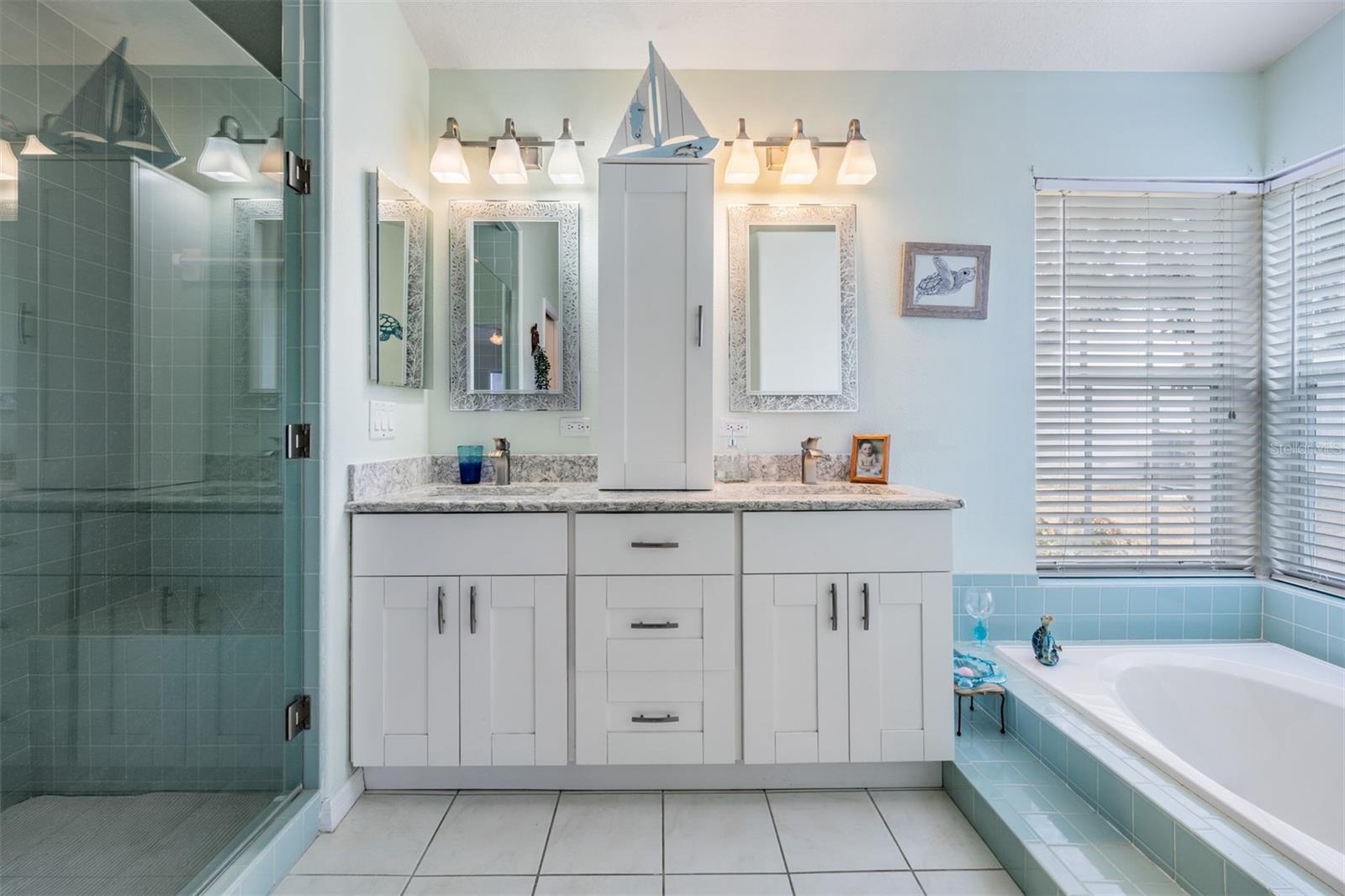 Image 18 of 49 For 14324 Bronte Court