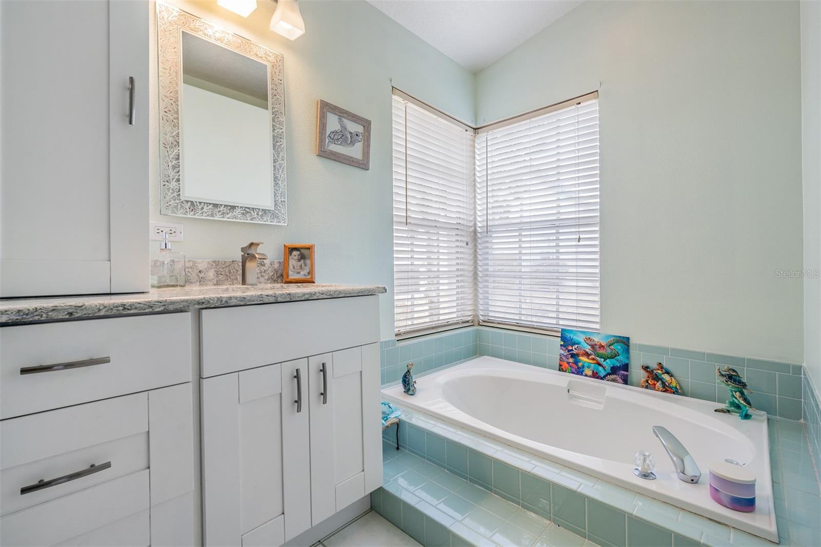 Image 19 of 49 For 14324 Bronte Court