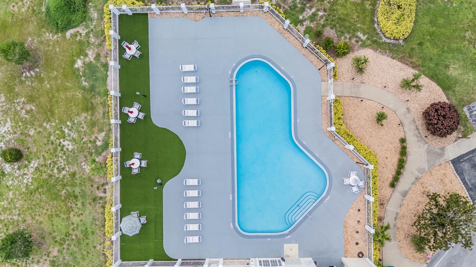 Image 42 of 49 For 14324 Bronte Court