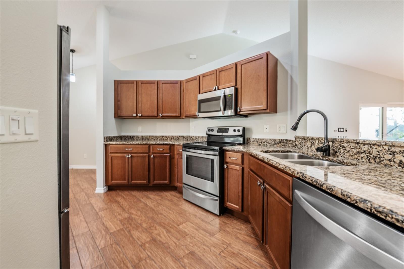 Image 11 of 46 For 1571 Sunset Point Road