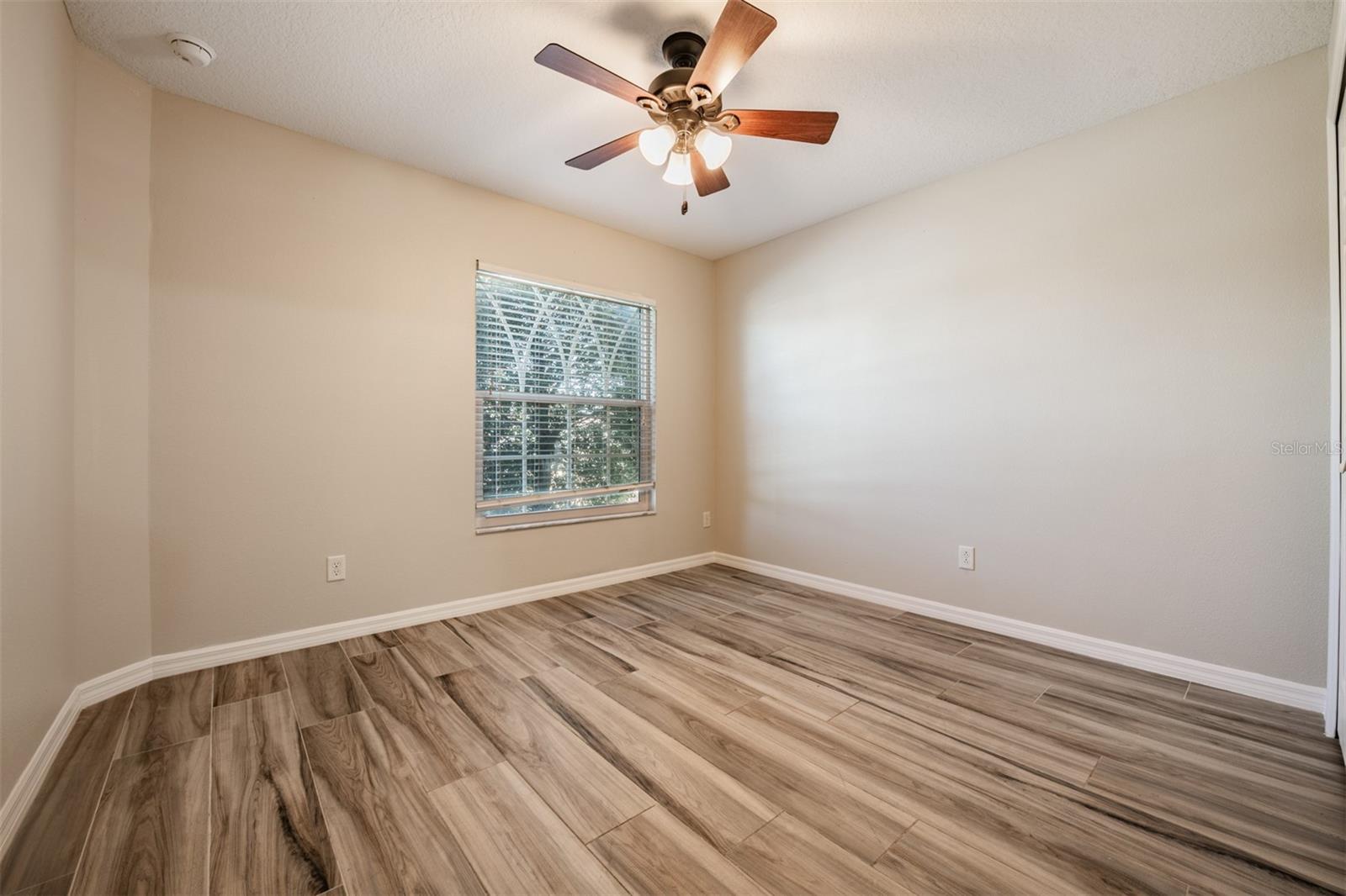 Image 22 of 46 For 1571 Sunset Point Road