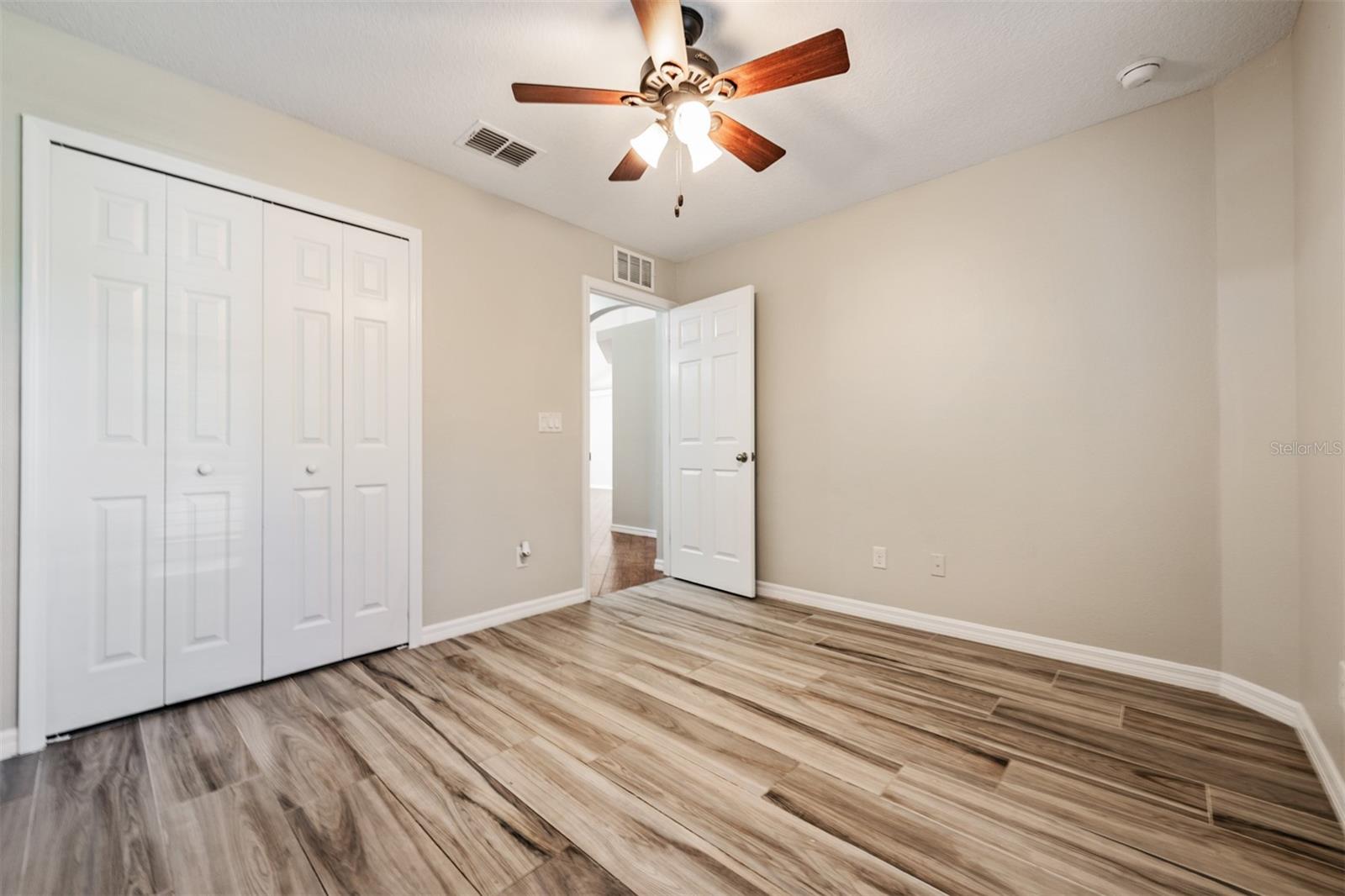 Image 23 of 46 For 1571 Sunset Point Road