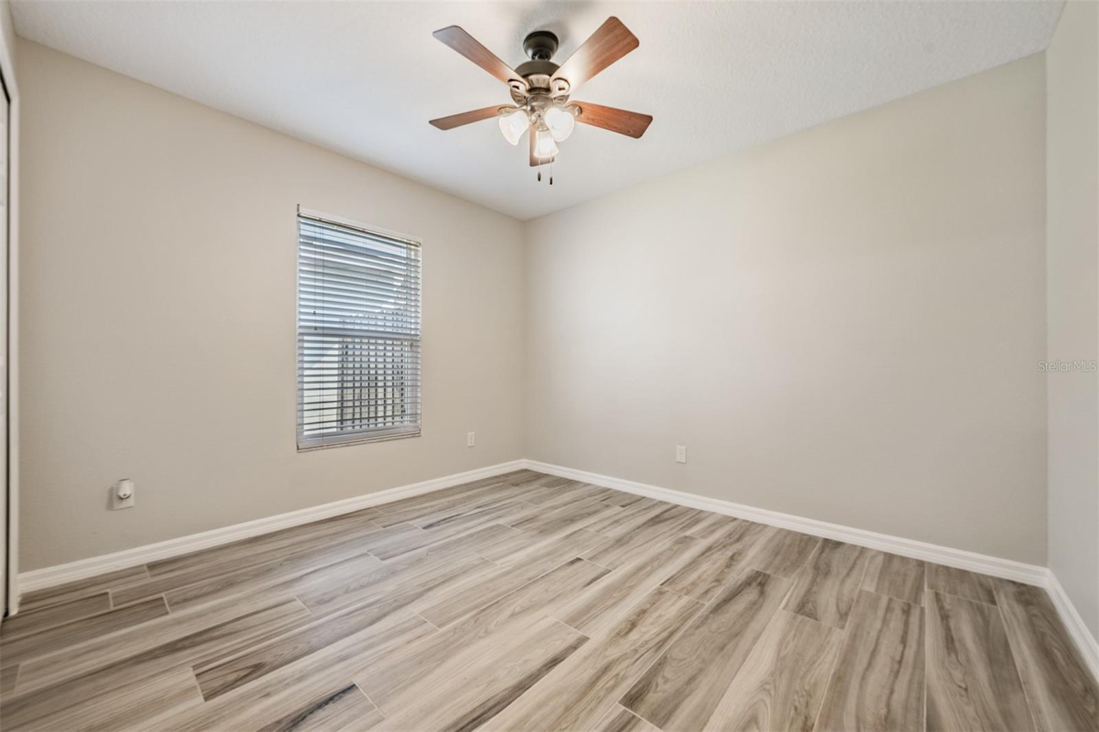 Image 25 of 46 For 1571 Sunset Point Road