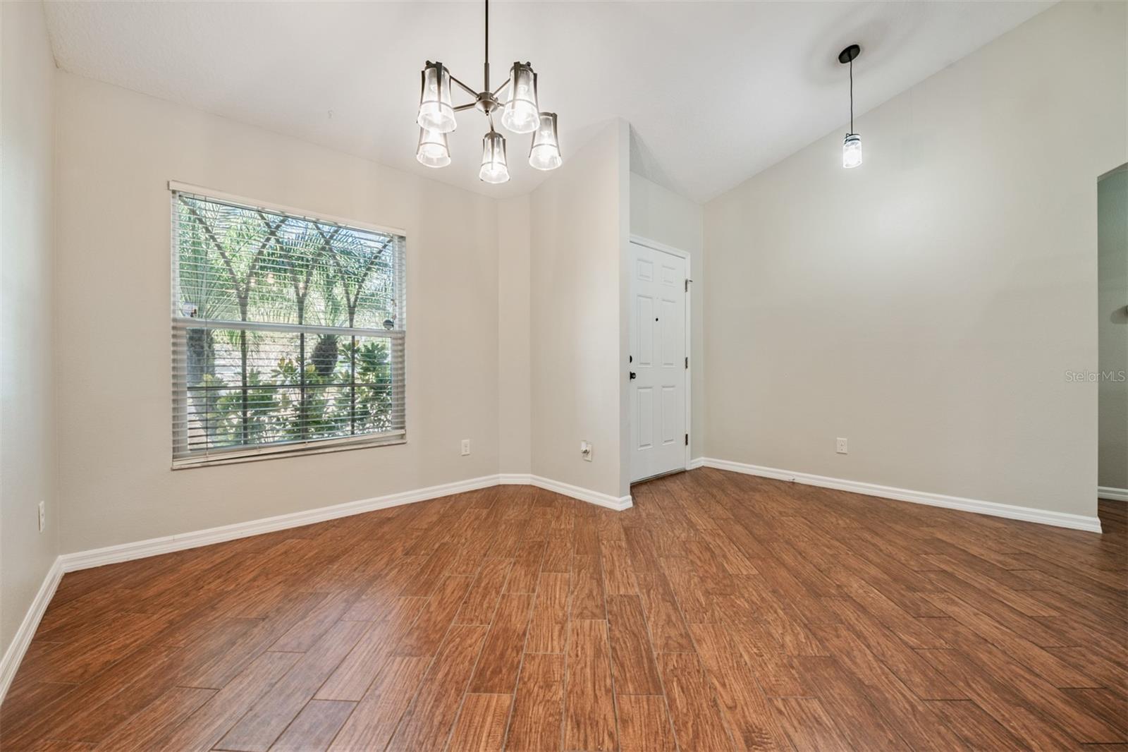 Image 4 of 46 For 1571 Sunset Point Road