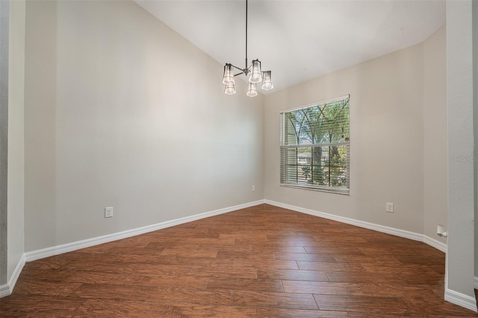 Image 5 of 46 For 1571 Sunset Point Road