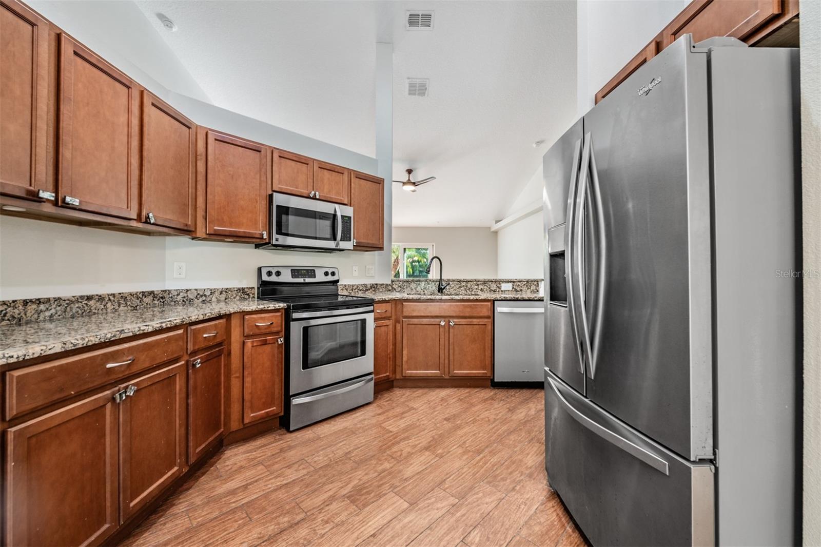 Image 9 of 46 For 1571 Sunset Point Road