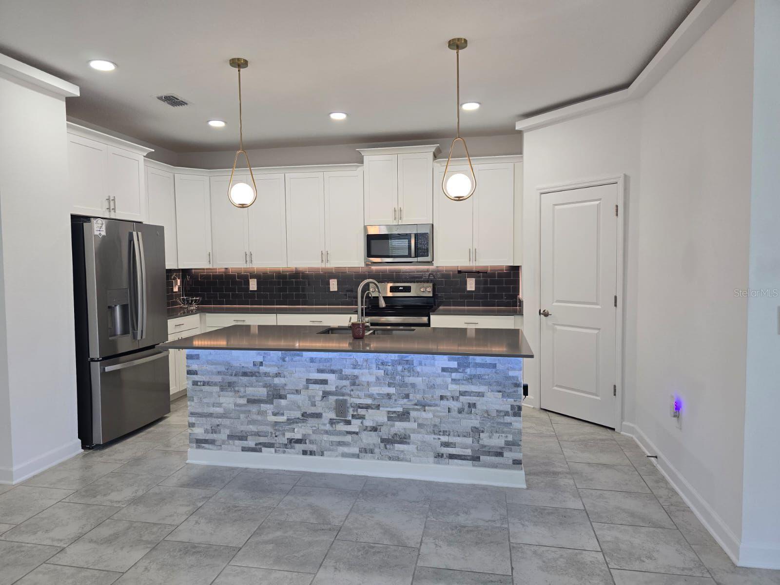 Image 5 of 44 For 3071 Camden Way