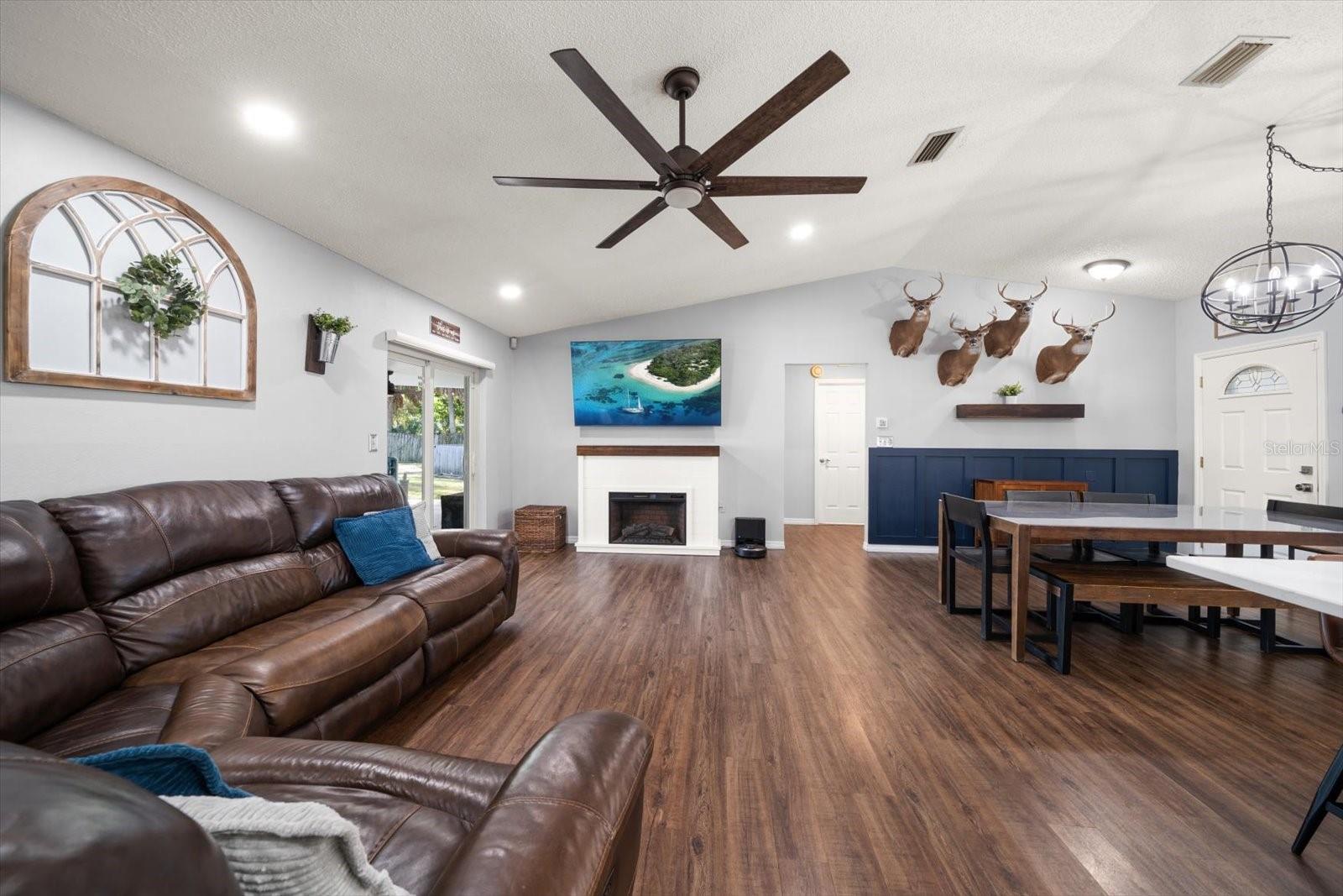 Image 8 of 53 For 8227 Denise Drive E