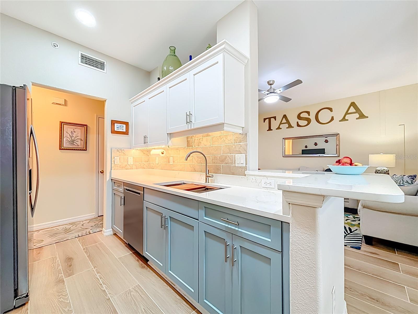 Image 11 of 39 For 960 Cooper Street 203