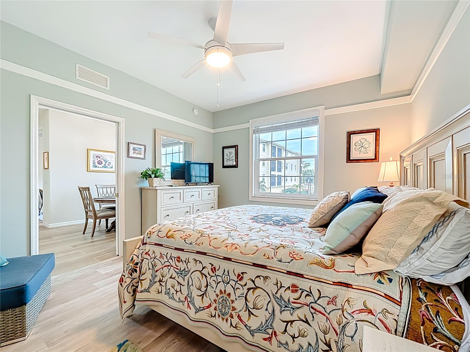 Image 14 of 39 For 960 Cooper Street 203