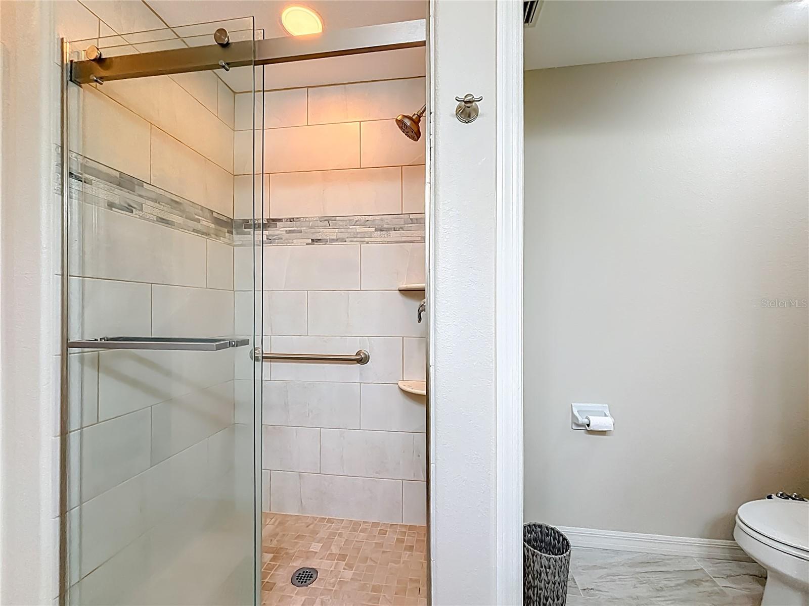 Image 19 of 39 For 960 Cooper Street 203