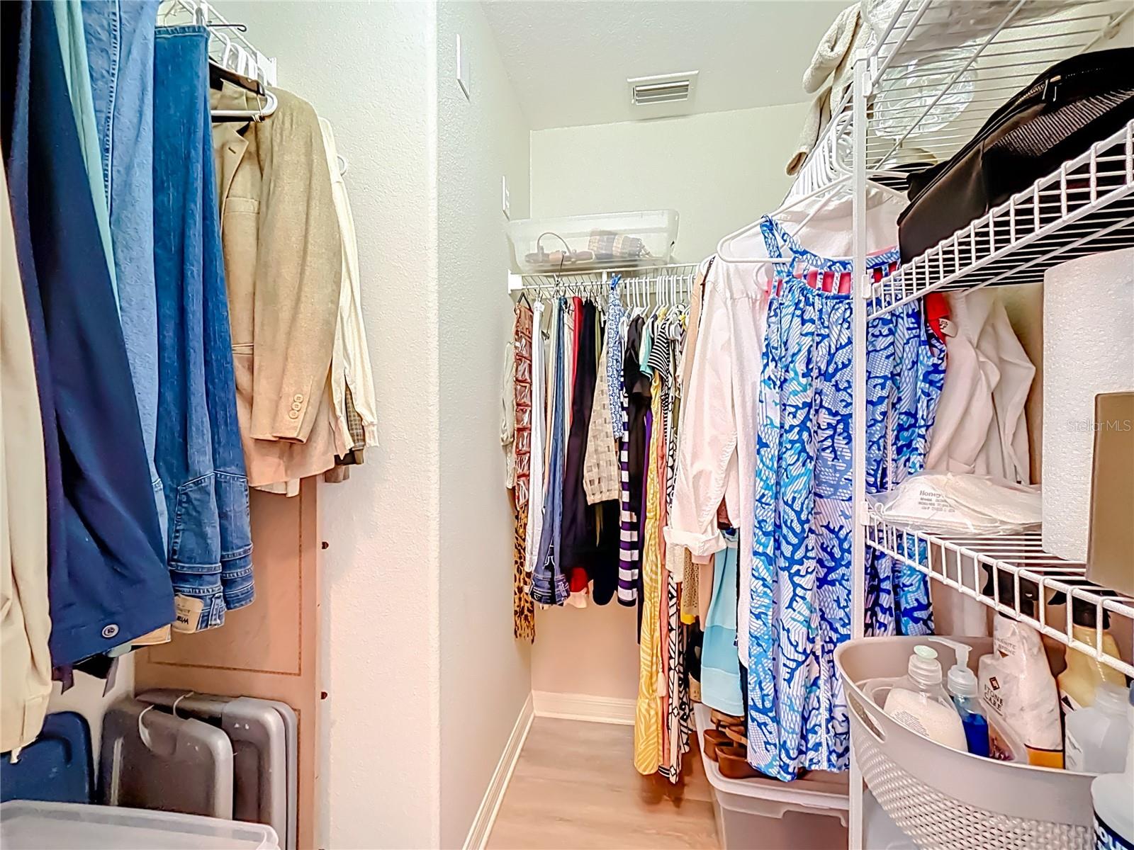 Image 20 of 39 For 960 Cooper Street 203