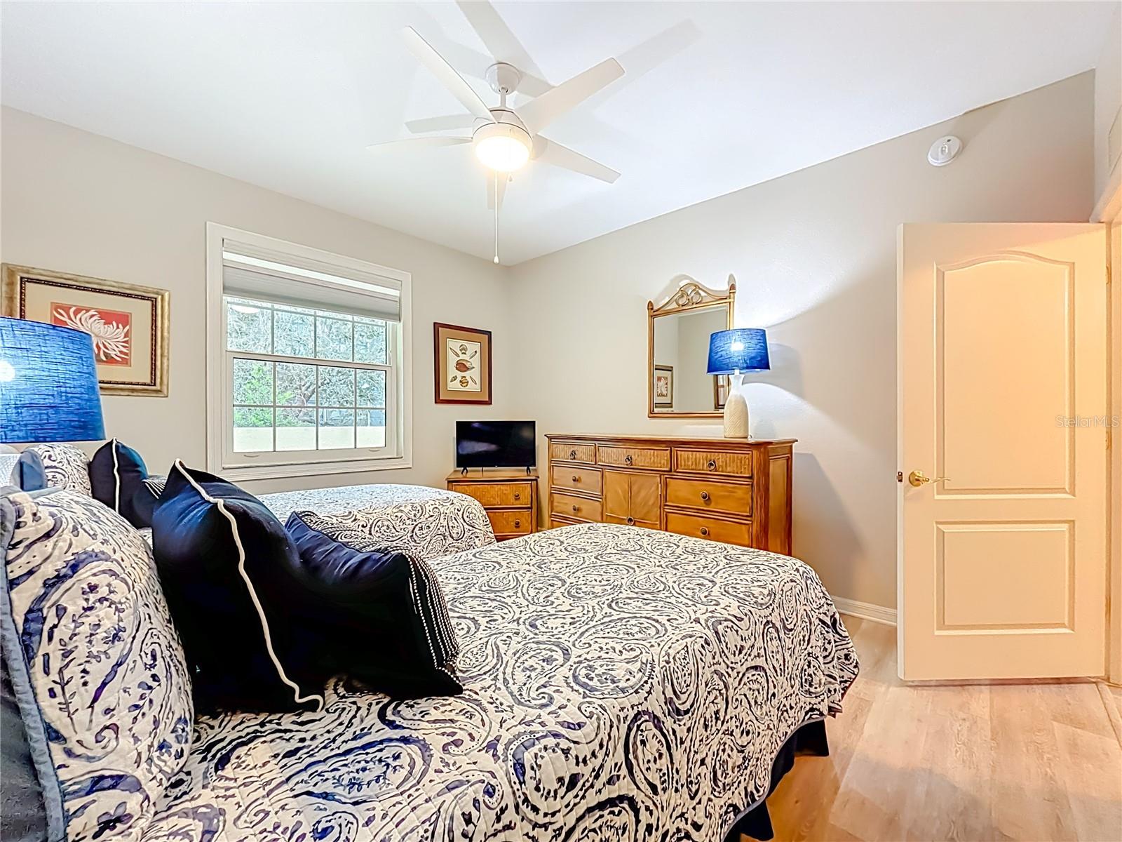 Image 23 of 39 For 960 Cooper Street 203